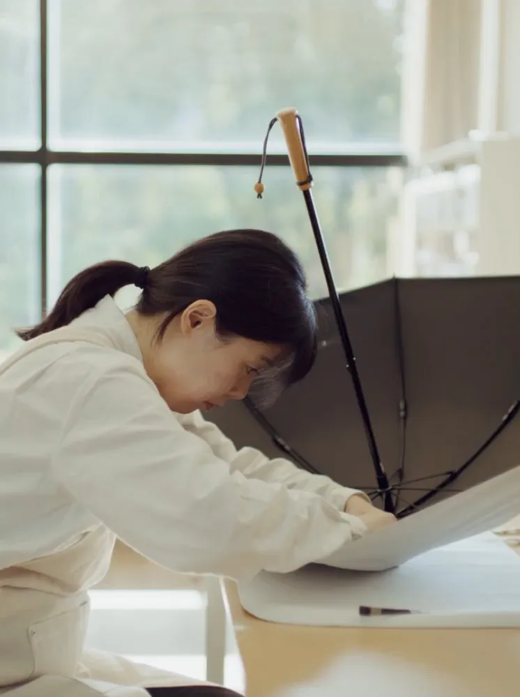 一針、一針を丁寧に。職人の手から生まれる完全遮光日傘