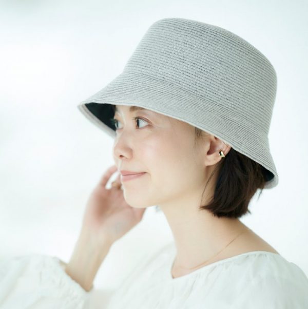 バケットハット　帽子　完全遮光　ハット　アイボリー　女性モデル