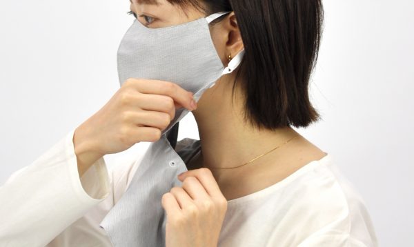 完全遮光　「ケープマスク」　グレー　サンバリア１００　女性モデル３