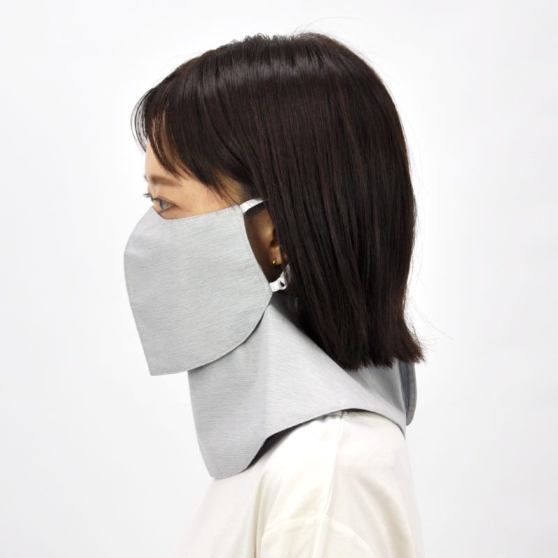 ケープマスク　サンバリア１００　横向き　女性モデル